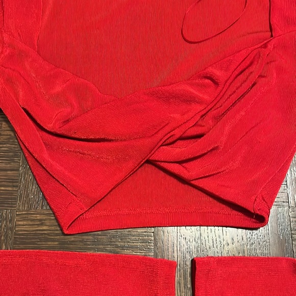 Red crop longsleve. - Picture 3 of 4